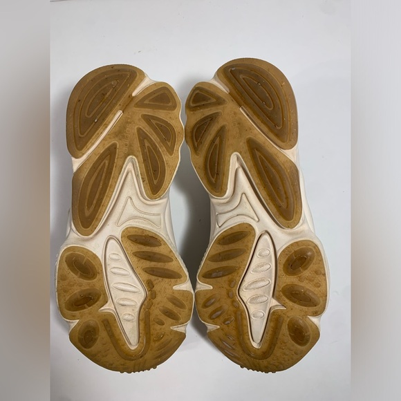 Adidas Women’s Ozweego Originals Athletic Shoes Size 6 Green - Picture 6 of 8